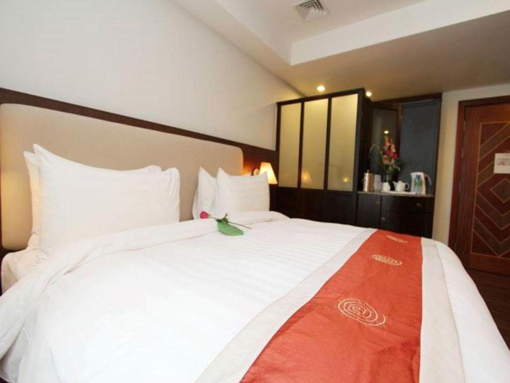 Plaza Sutera Biru Hotel Kuala Belait Exterior foto