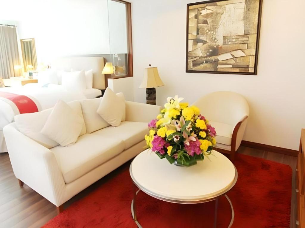 Plaza Sutera Biru Hotel Kuala Belait Exterior foto