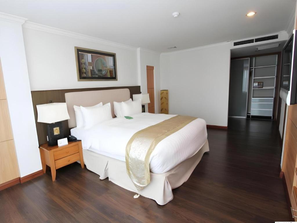 Plaza Sutera Biru Hotel Kuala Belait Exterior foto