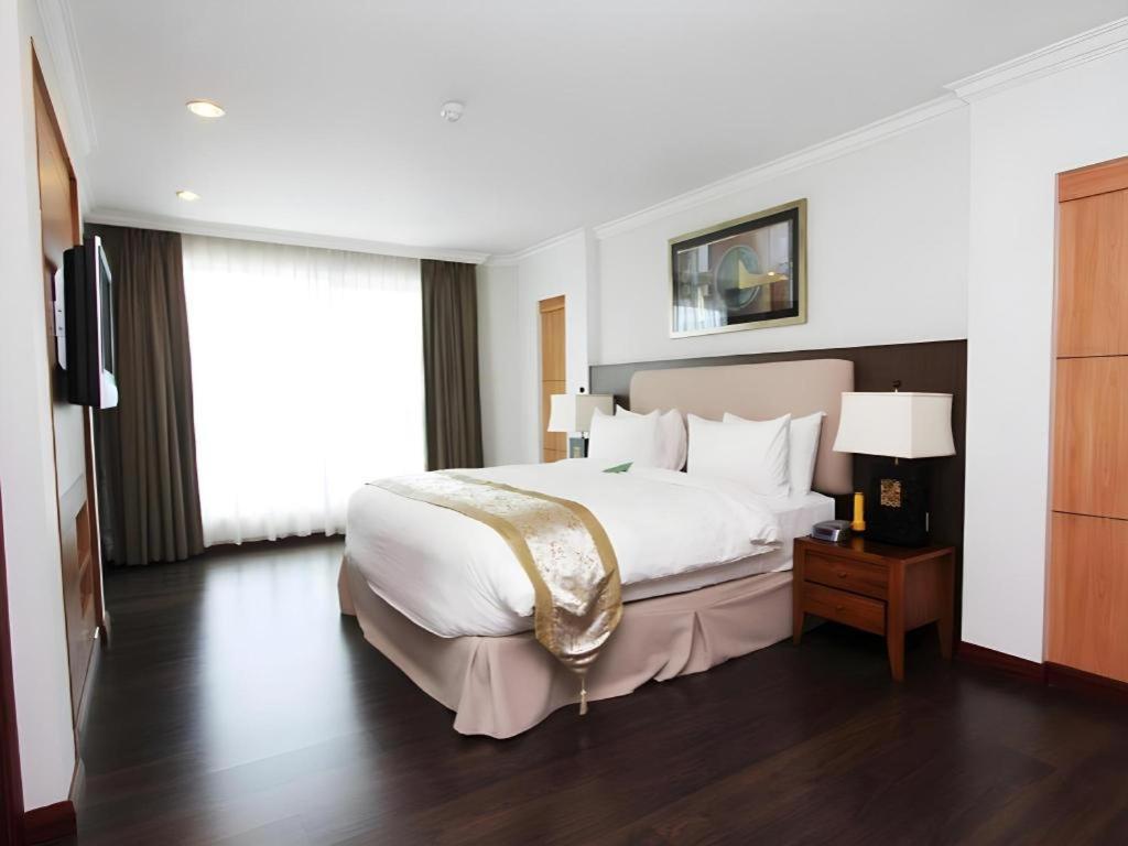 Plaza Sutera Biru Hotel Kuala Belait Exterior foto